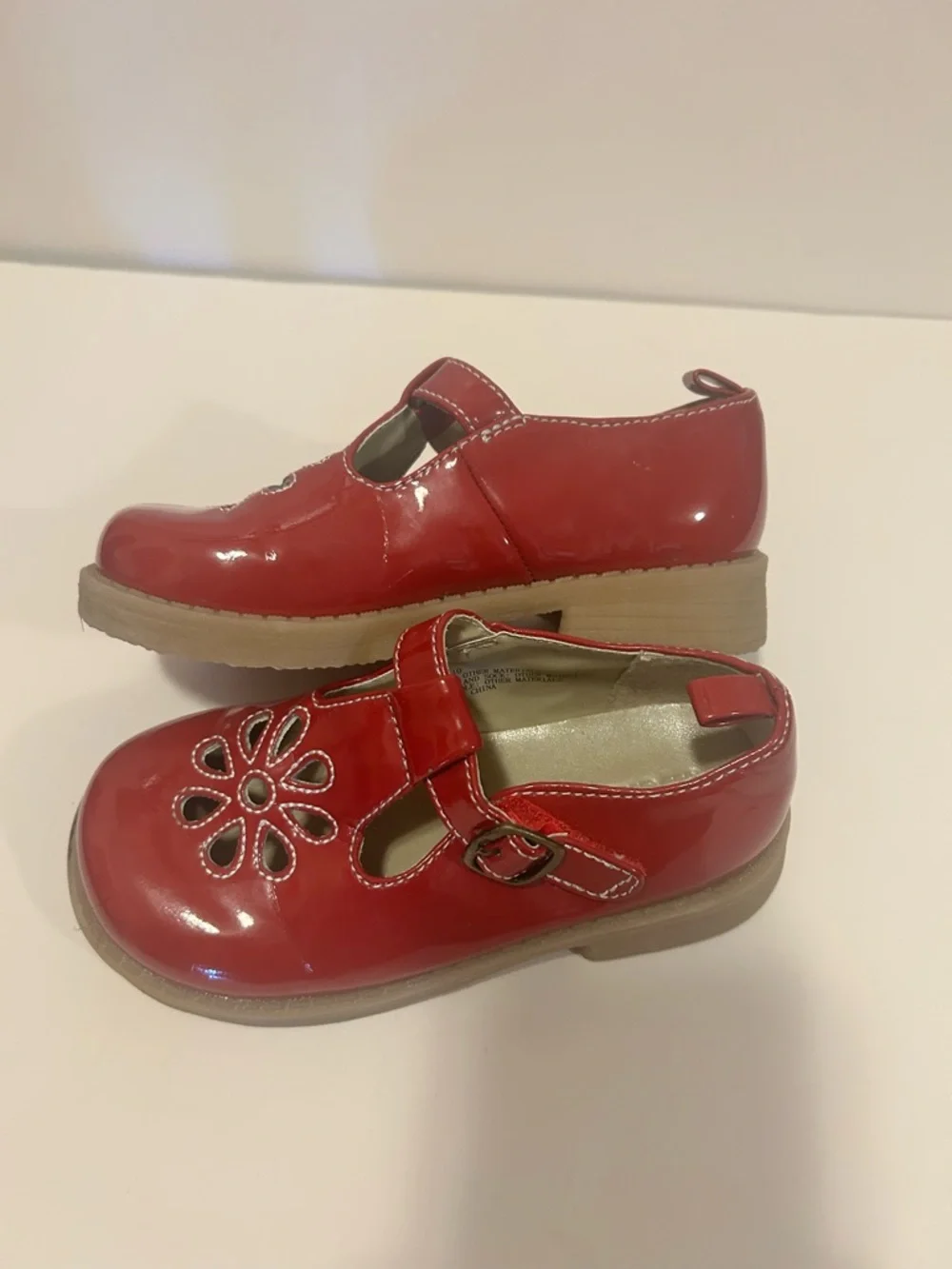 Gymboree Girls' Red Patent Mary Jane Shoes with Floral Cutouts - size 10